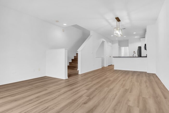 Building Photo - 8620 Belford Ave