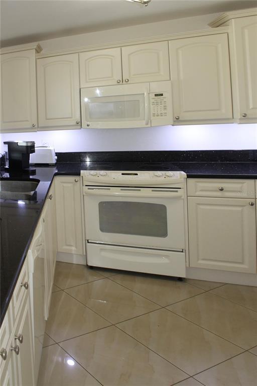 Building Photo - 7893 Sailboat Key Blvd S