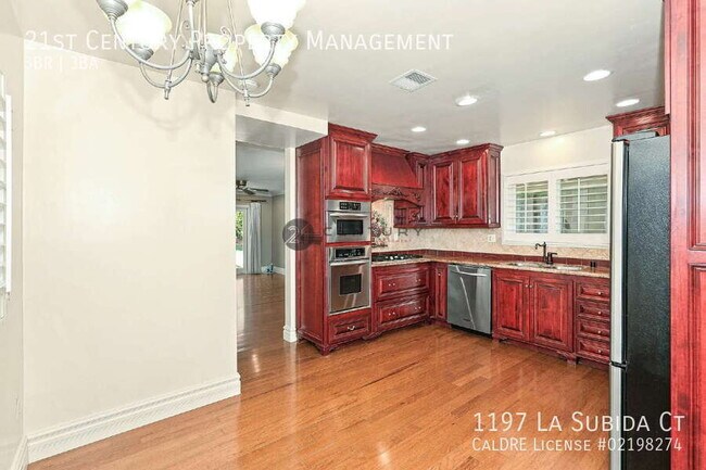 Building Photo - 1197 La Subida Ct