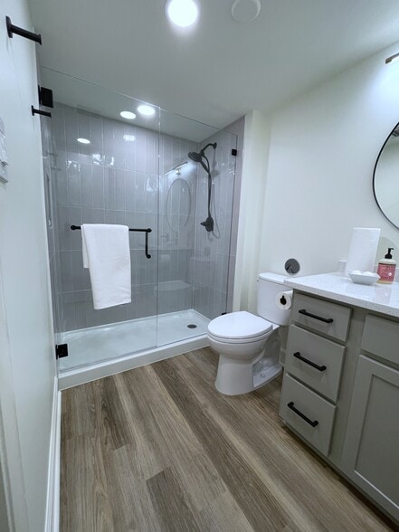 Shower - 2625 Highland Ave S