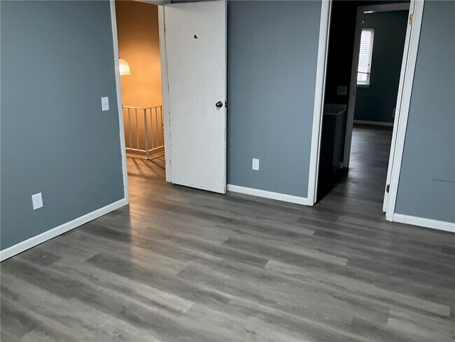 Building Photo - 553 French Rd