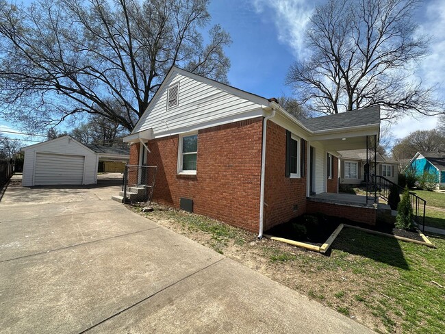 Building Photo - Charming 4-Bedroom Home in Memphis – Spaci...