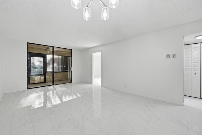 Building Photo - 4700 Lucerne Lakes Blvd W