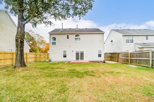 Building Photo - 3708 Gateway Pl