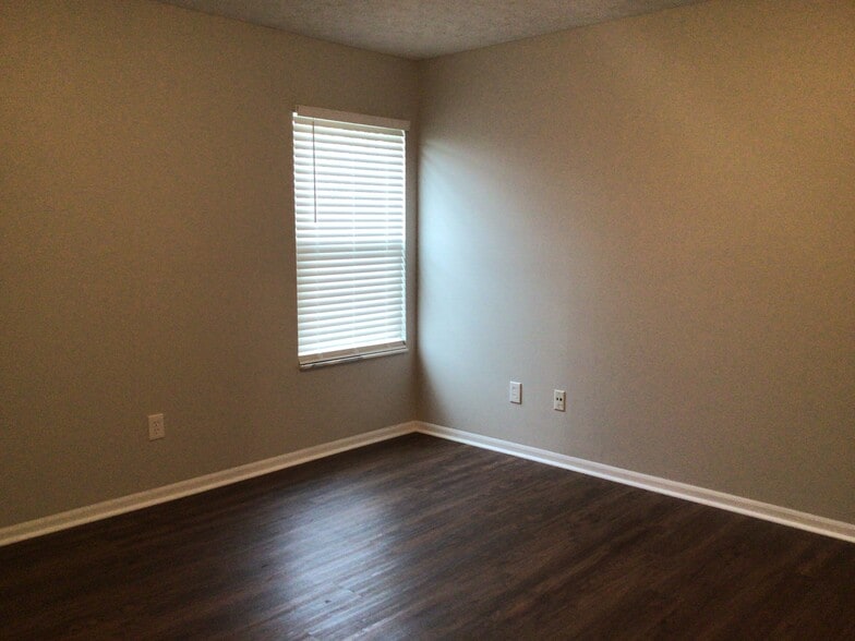 Building Photo - 513 Allis Pl W