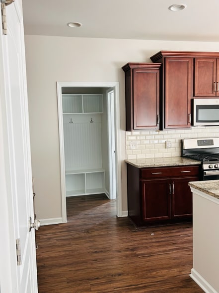 Building Photo - 292 Holt St