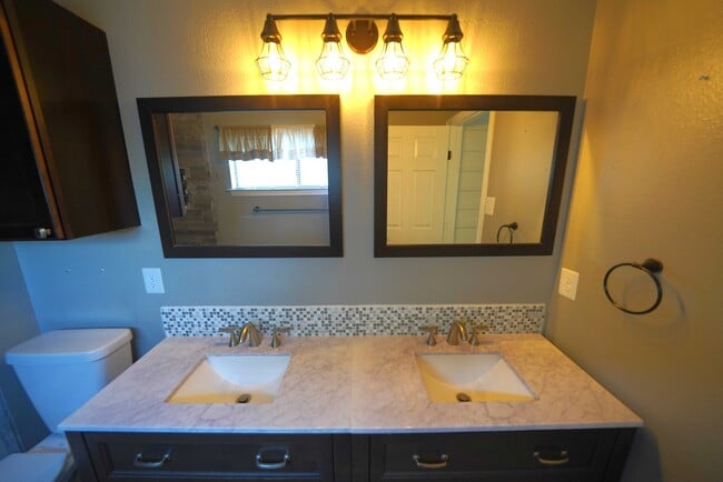 Building Photo - Updated Single Story in Schertz! Realtor Commission: $500