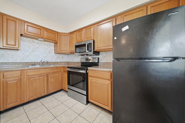 Building Photo - AMAZING 3 BED, 2 FULL BATH APARTMENT FOR RENT IN OCEAN VIEW!
