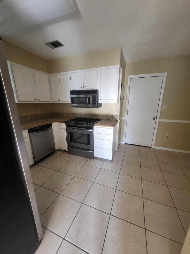 Building Photo - 2108 Calle De Castelar