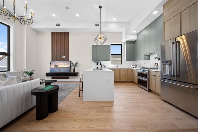 Building Photo - 27 Graham St