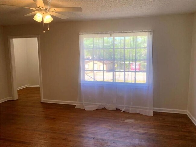 Building Photo - 3 Bedroom 1 Bathroom House in Mobile- FIRST MONTH RENT HALF OFF!!!