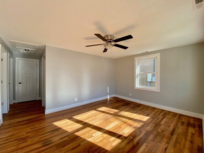 Building Photo - 403 E Hammond St