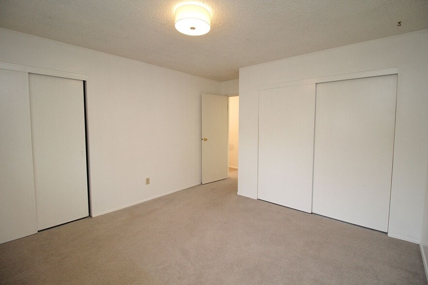 Building Photo - 8122-8122 SW 31st Ave