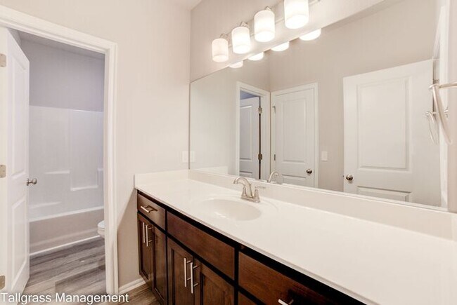 Building Photo - Gorgeous 4/2.5/2 on a corner lot!