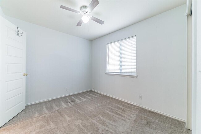 Building Photo - 3005 Tyler Ln
