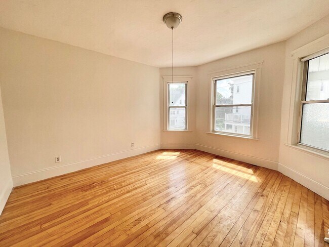 Building Photo - Allston 3 Bed Available Now