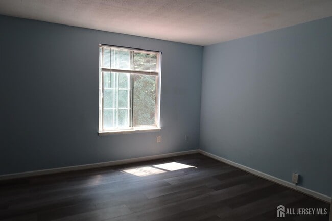 Building Photo - 63 Cottonwood Ct
