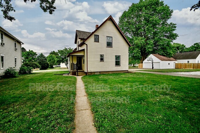 Building Photo - 9459 Maple Ave SE