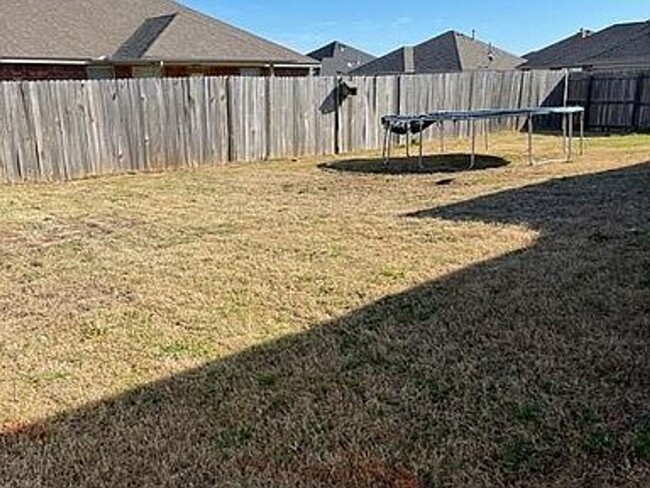 Building Photo - Charming Mustang Home with Garage, Fenced ...