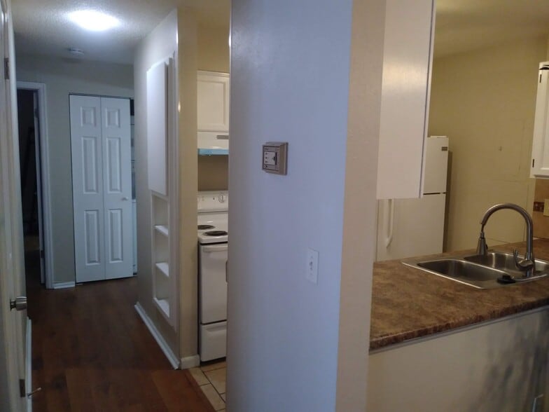 Building Photo - 14852 E Kentucky Dr