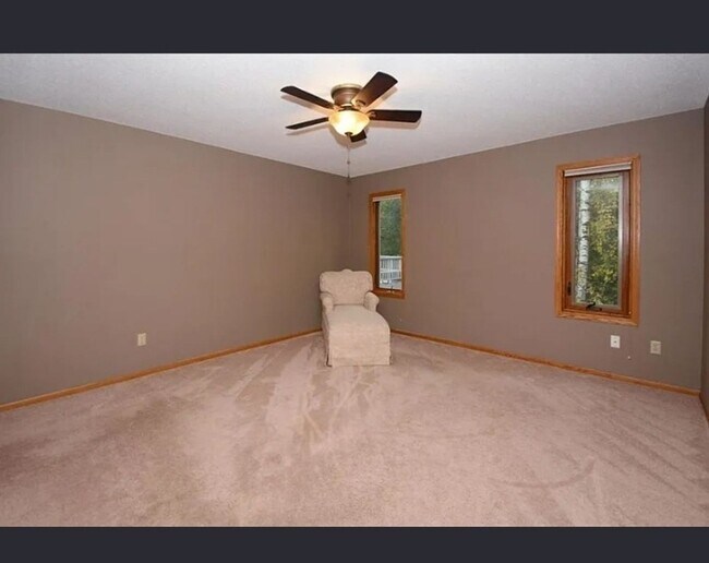 Building Photo - Charming 3BR - 2 Bath House in Shoreview