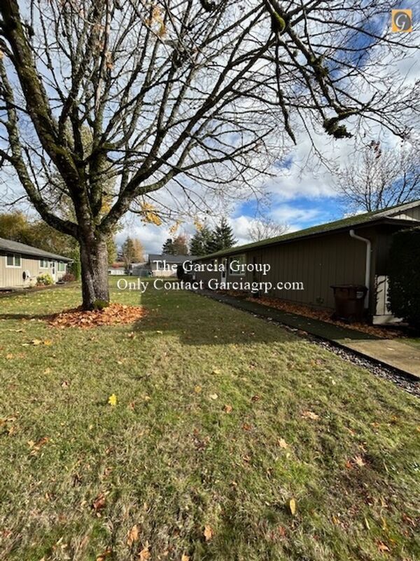 Building Photo - 470 SE Vista Ave