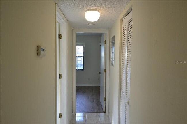 Building Photo - 226 Woodlake Wynde