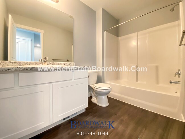 Building Photo - Single Family Home In Beautiful Community!