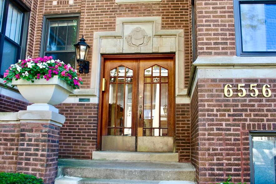 Primary Photo - 6554 N Glenwood Ave