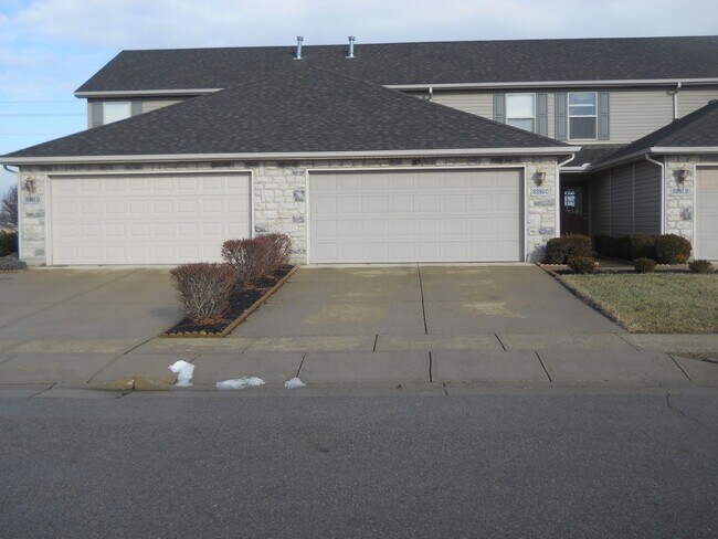 Building Photo - 2295 Shamrock Ln