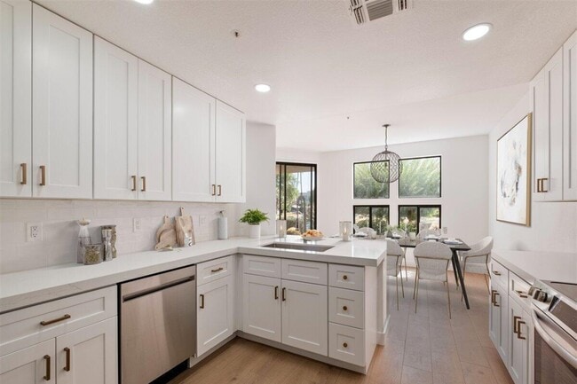 Building Photo - 7700 E Gainey Ranch Rd