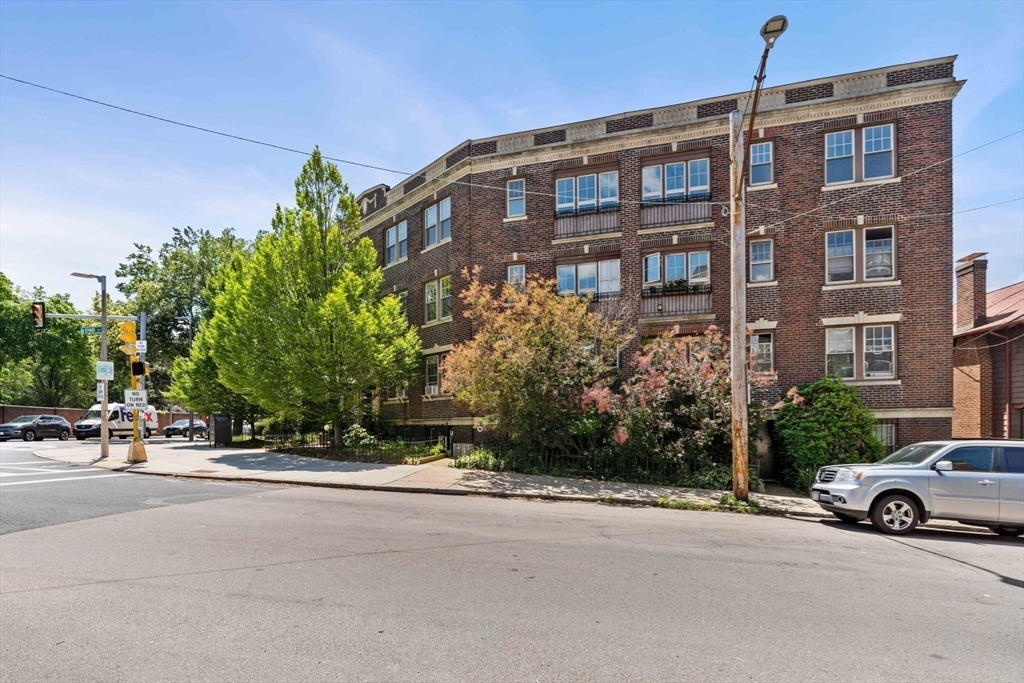 Building Photo - 90 Bynner St
