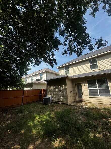 Building Photo - 380 Woodgrove Dr