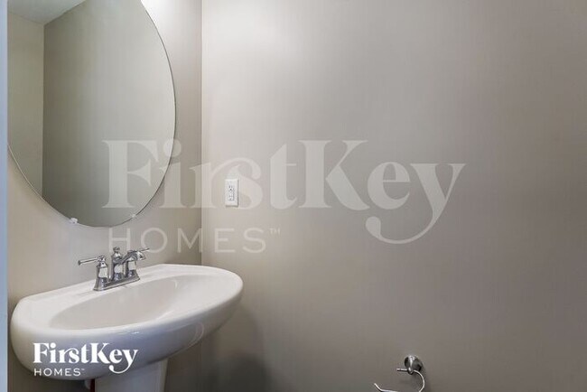 Building Photo - 2235 5th Ave S