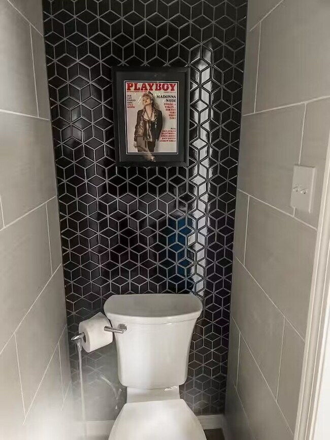 Building Photo - 253 E Stephenson St