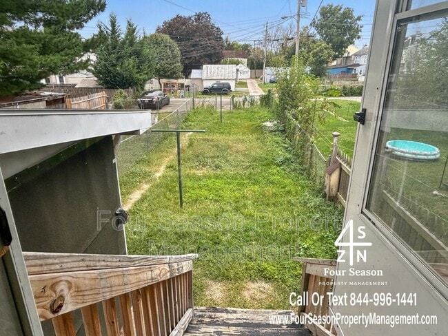 Building Photo - 338 S Locust St