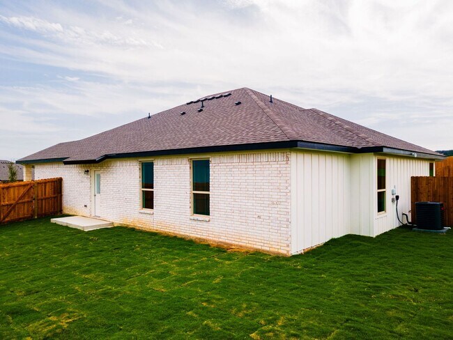 Building Photo - 111 Levi Ct
