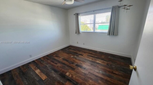 Building Photo - 700 NE 14th Ave