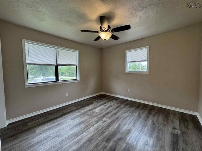 Building Photo - 1113 Sunset Ln