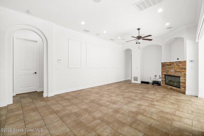 Building Photo - 1837 Croghan Dr