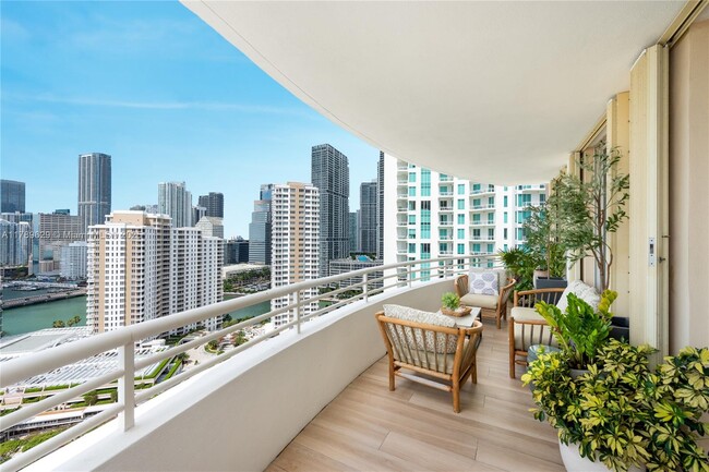Building Photo - 888 Brickell Key Dr