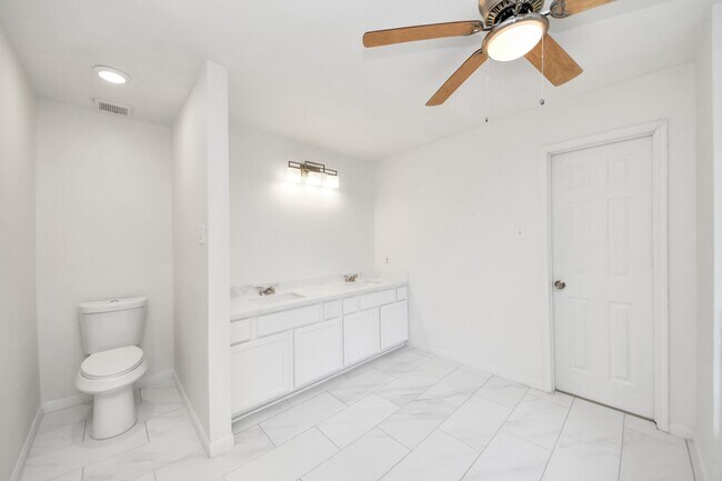 Building Photo - 3046 Texas Oak Dr
