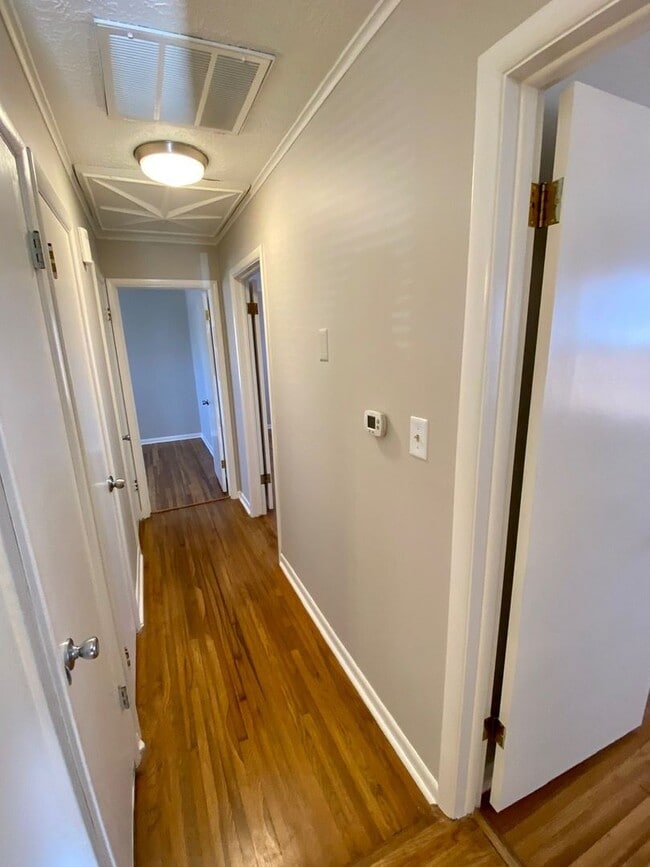 Building Photo - Updated & Renovated in Midtown! 3 Bedrooms...