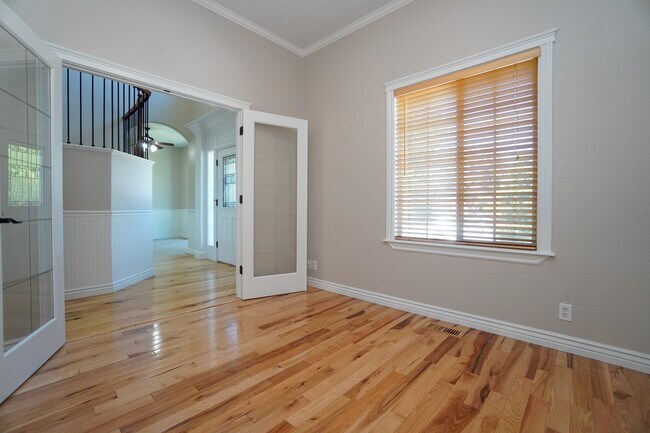Building Photo - 2511 W Teano Dr
