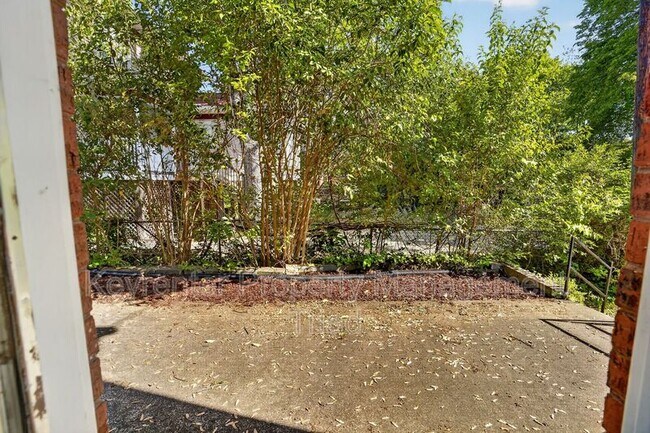 Building Photo - 115 S Mendenhall St