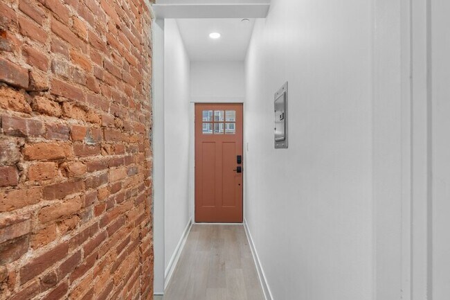 Building Photo - 6049 Elmwood Ave