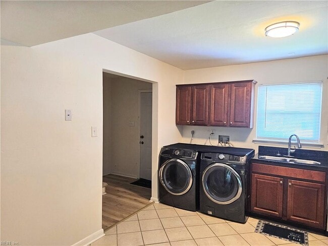 Building Photo - 5643 Dodington Ct