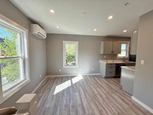 Building Photo - 176 Smith Ave