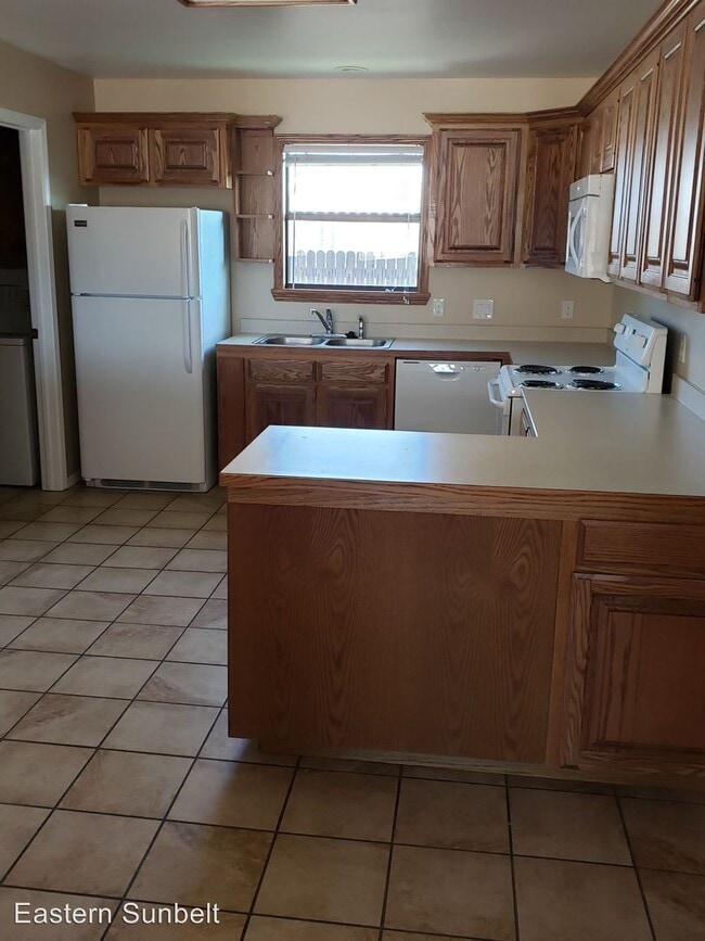 Building Photo - 1901 S Avenue H