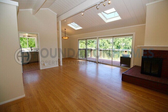 Building Photo - Mountain View Retreat in the Heart of Fairfax- 3BD/1BA Home with Expansive Deck- FOUNDATION